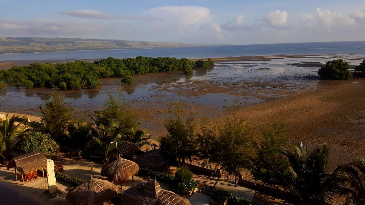 Padadita Beach Hotel Waingapu Exterior photo